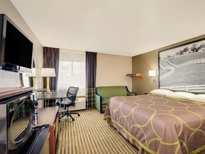 Super 8 By Wyndham Hamburg Area * Lexington