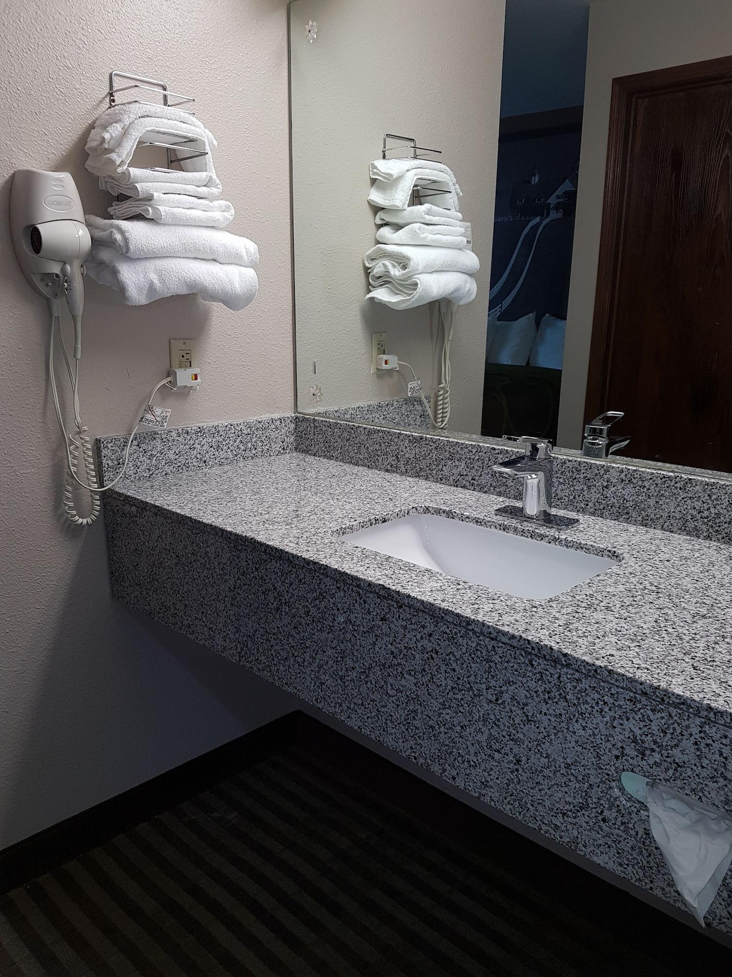 Hotel Super 8 By Wyndham Hamburg Area *