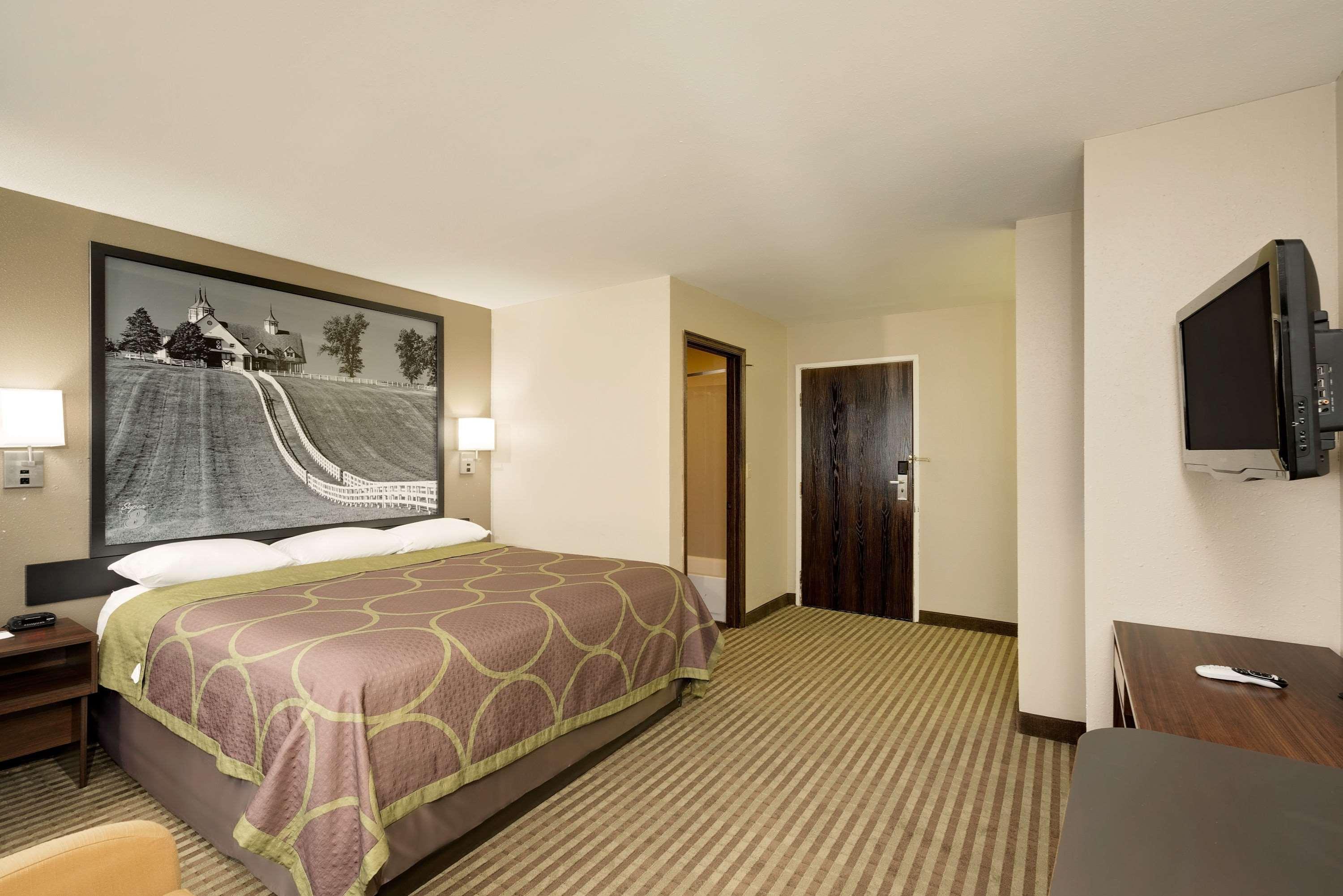 Hotel Super 8 By Wyndham Hamburg Area *