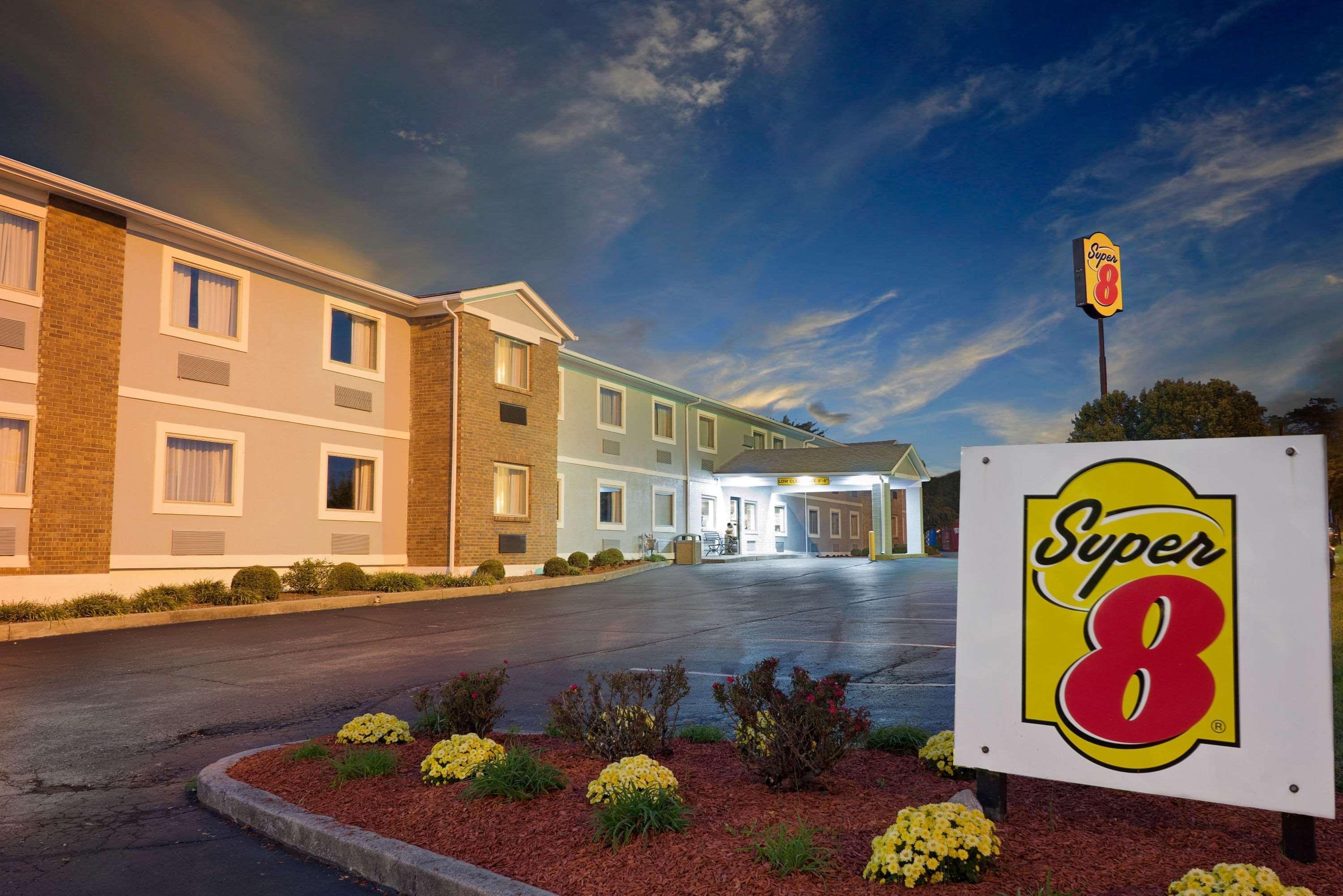 Super 8 By Wyndham Hamburg Area Hotel