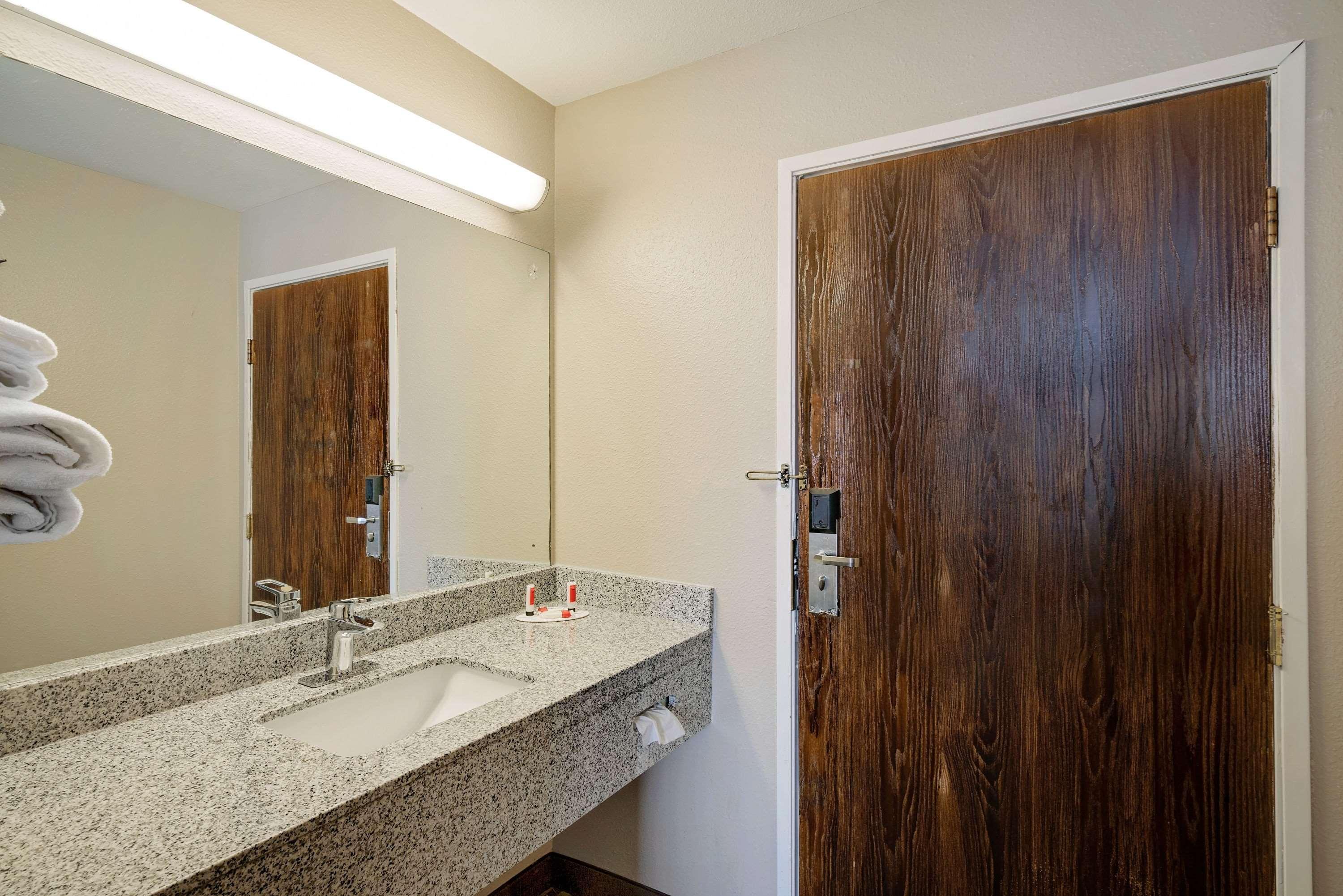 Super 8 By Wyndham Hamburg Area Hotel