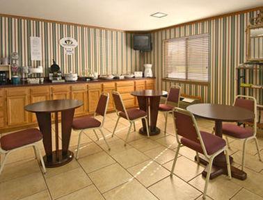 Super 8 By Wyndham Hamburg Area Hotel