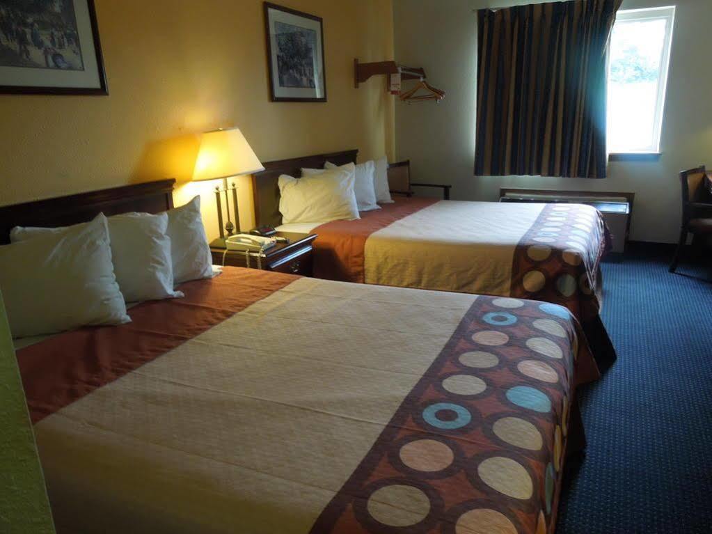 Super 8 By Wyndham Hamburg Area Lexington