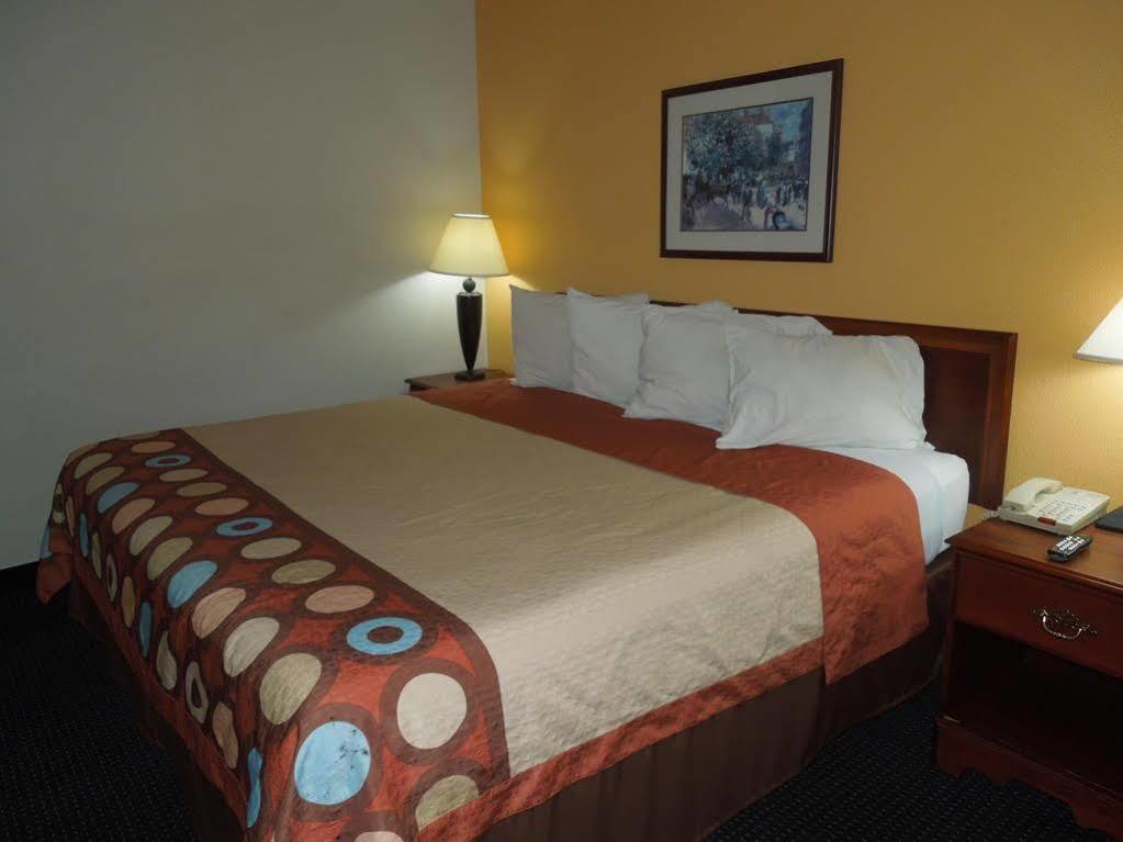 Super 8 By Wyndham Hamburg Area Hotel *