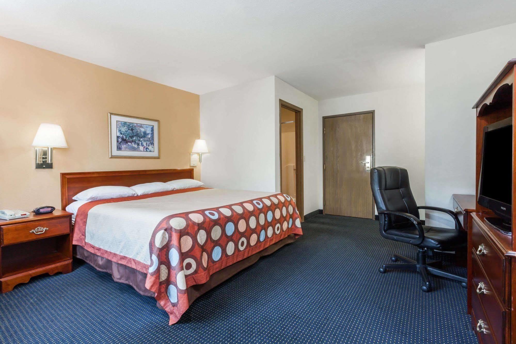 Hotel Super 8 By Wyndham Hamburg Area Lexington