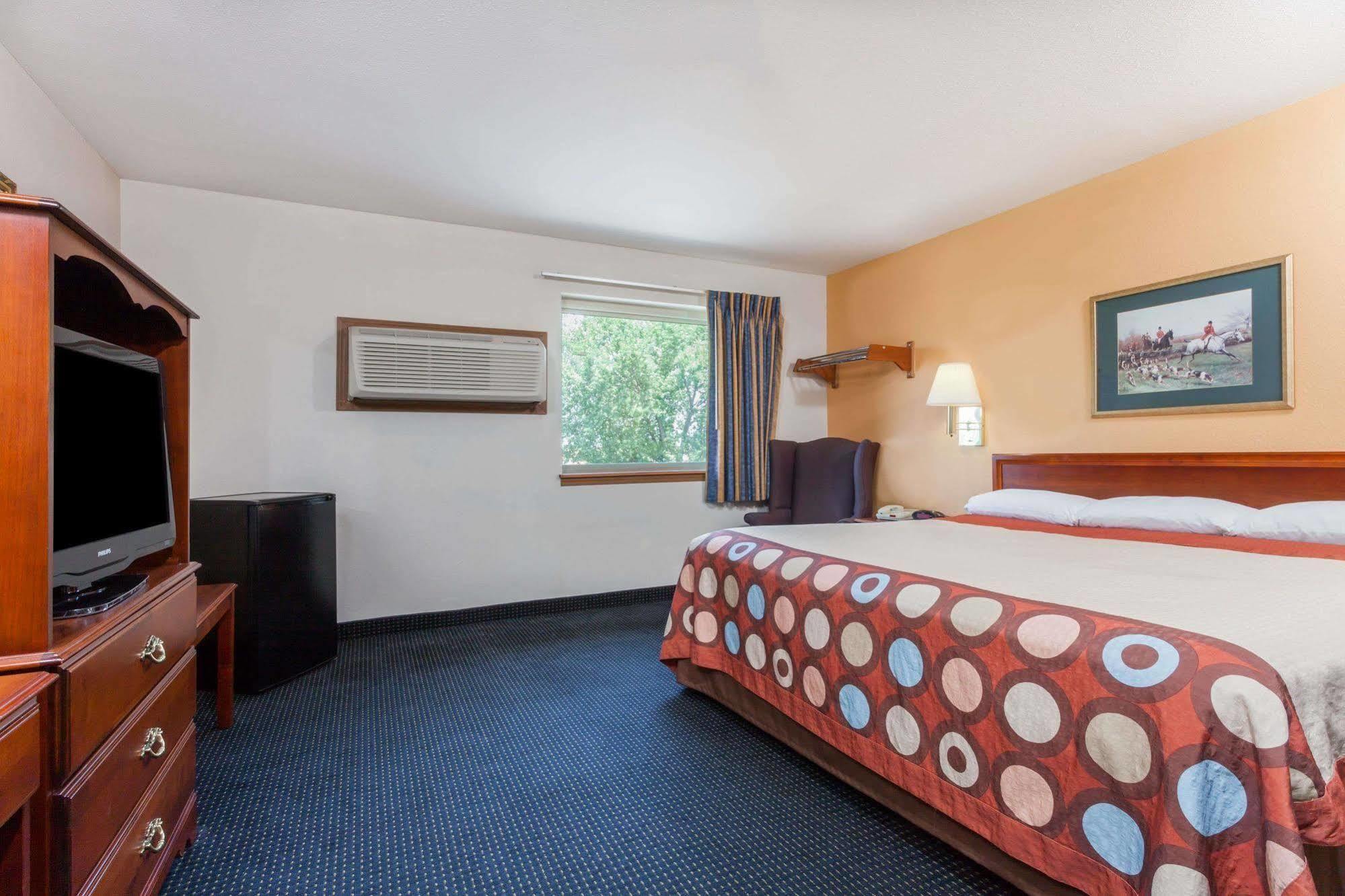 Hotel Super 8 By Wyndham Hamburg Area *