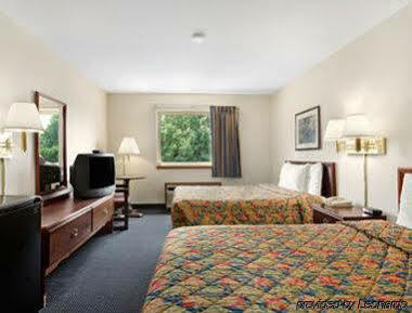 Super 8 By Wyndham Hamburg Area * Lexington