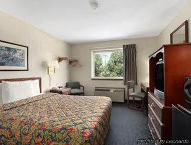 Super 8 By Wyndham Hamburg Area Lexington
